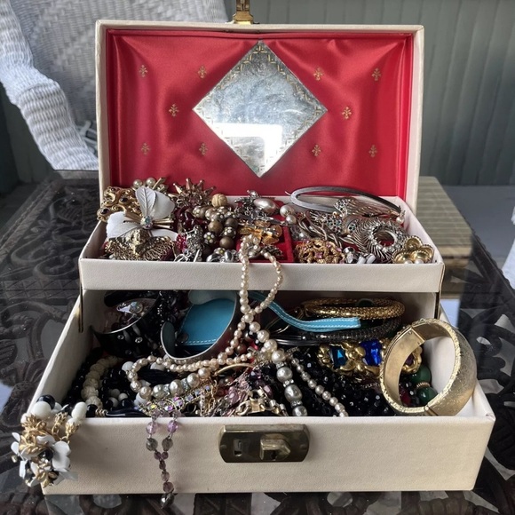 2 LBs mostly wearable repair craft ~ bulk jewelry inventory - Picture 1 of 6
